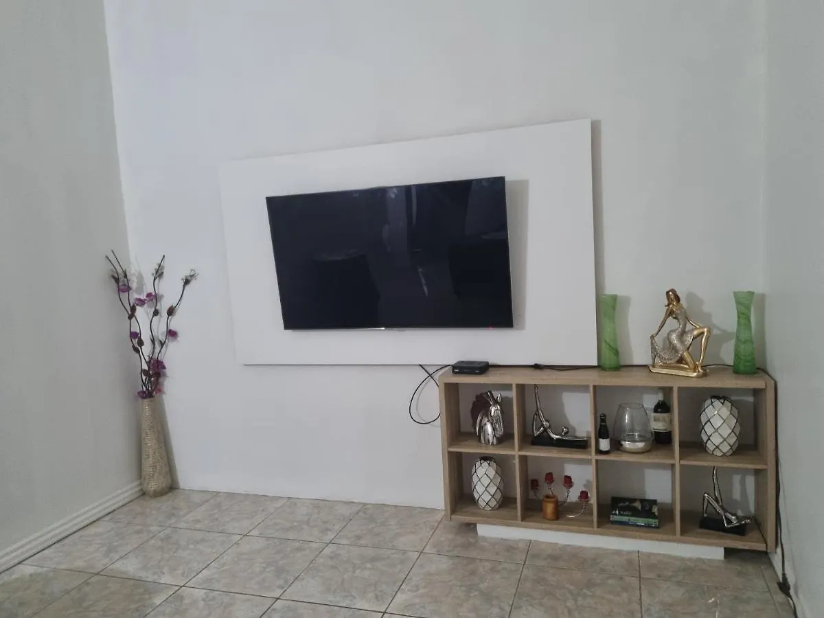 Bed & Breakfast Csompo Empire Apartments & Rooms St Mary