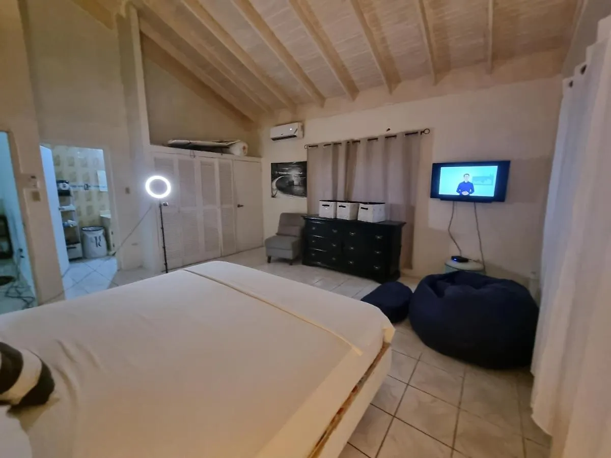 Csompo Empire Apartments & Rooms St Mary Bed & Breakfast