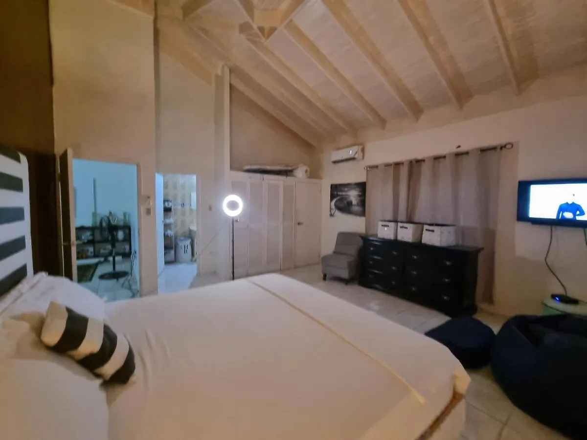 Csompo Empire Apartments & Rooms Saint Maryʼs 住宿加早餐酒店