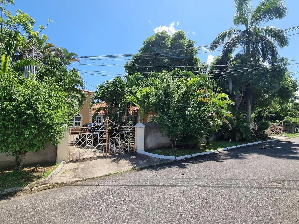 Csompo Empire Apartments & Rooms St Mary 0*,  Jamaica