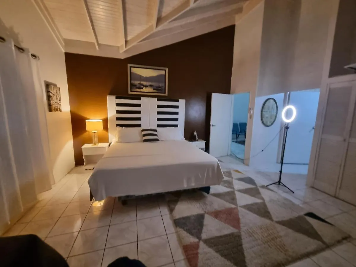 Csompo Empire Apartments & Rooms Saint Maryʼs 0*,  牙买加