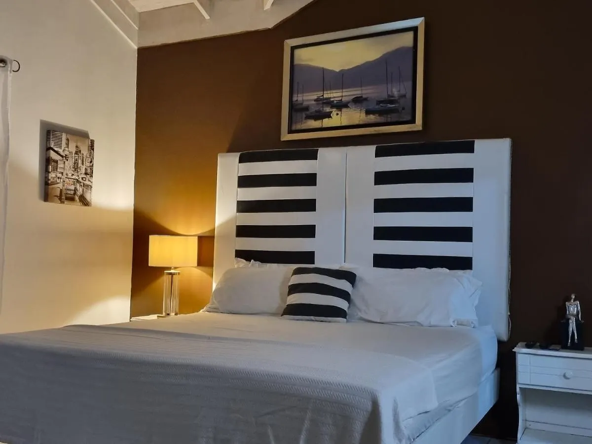 Csompo Empire Apartments & Rooms St Mary